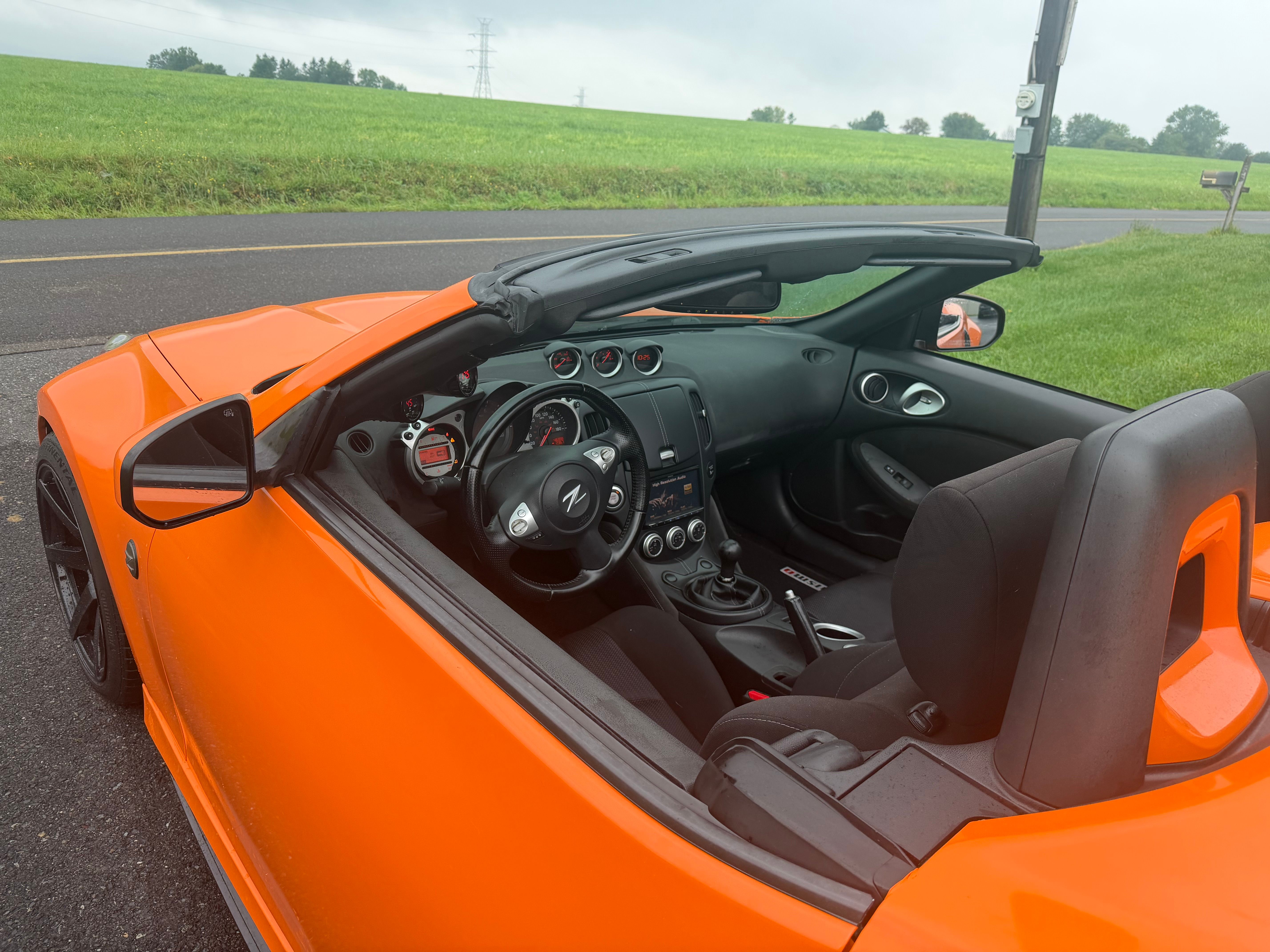 Used 2010 Nissan 370Z Roadster RWD image 4