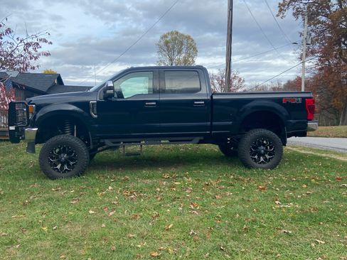 Used 2022 Ford F350 XLT w/ XLT Premium Package image 5