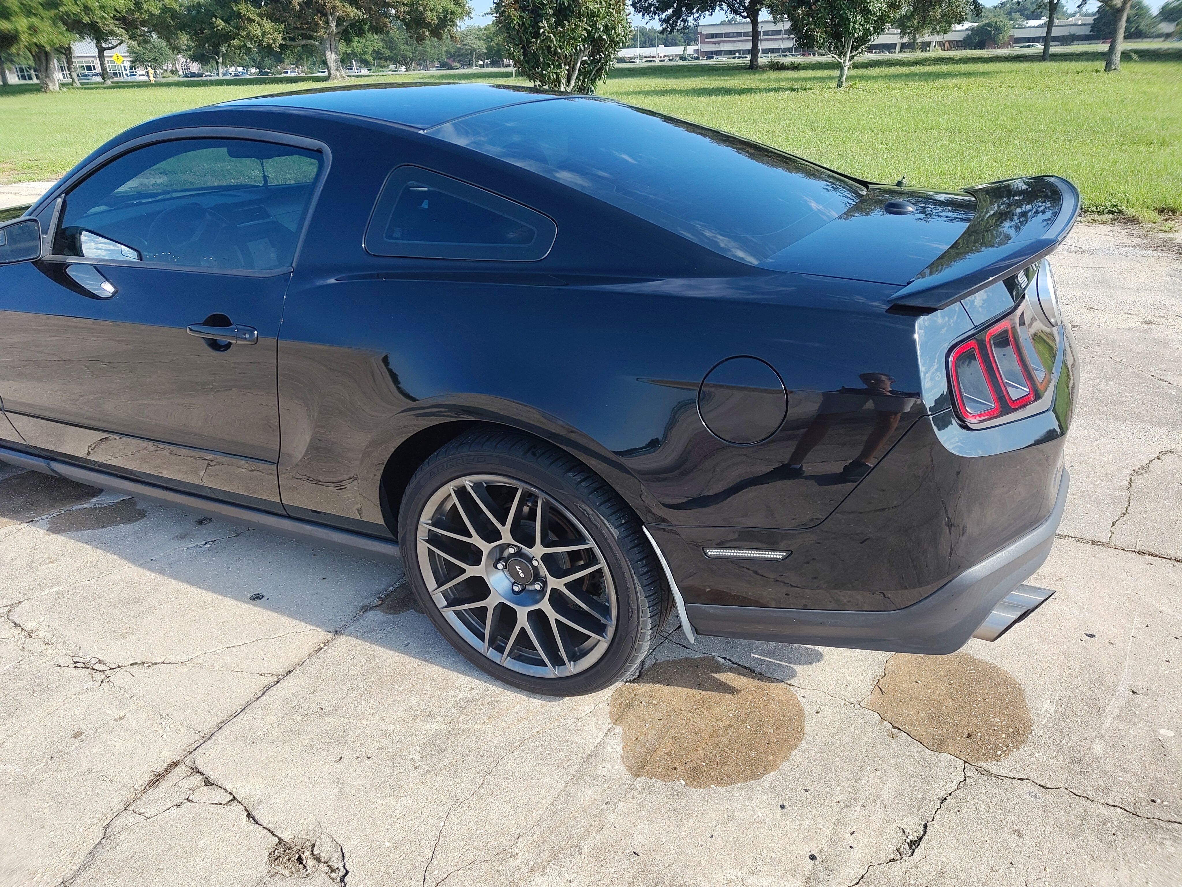 Used 2012 Ford Mustang Shelby GT500 w/ SVT Performance Pkg RWD image 9