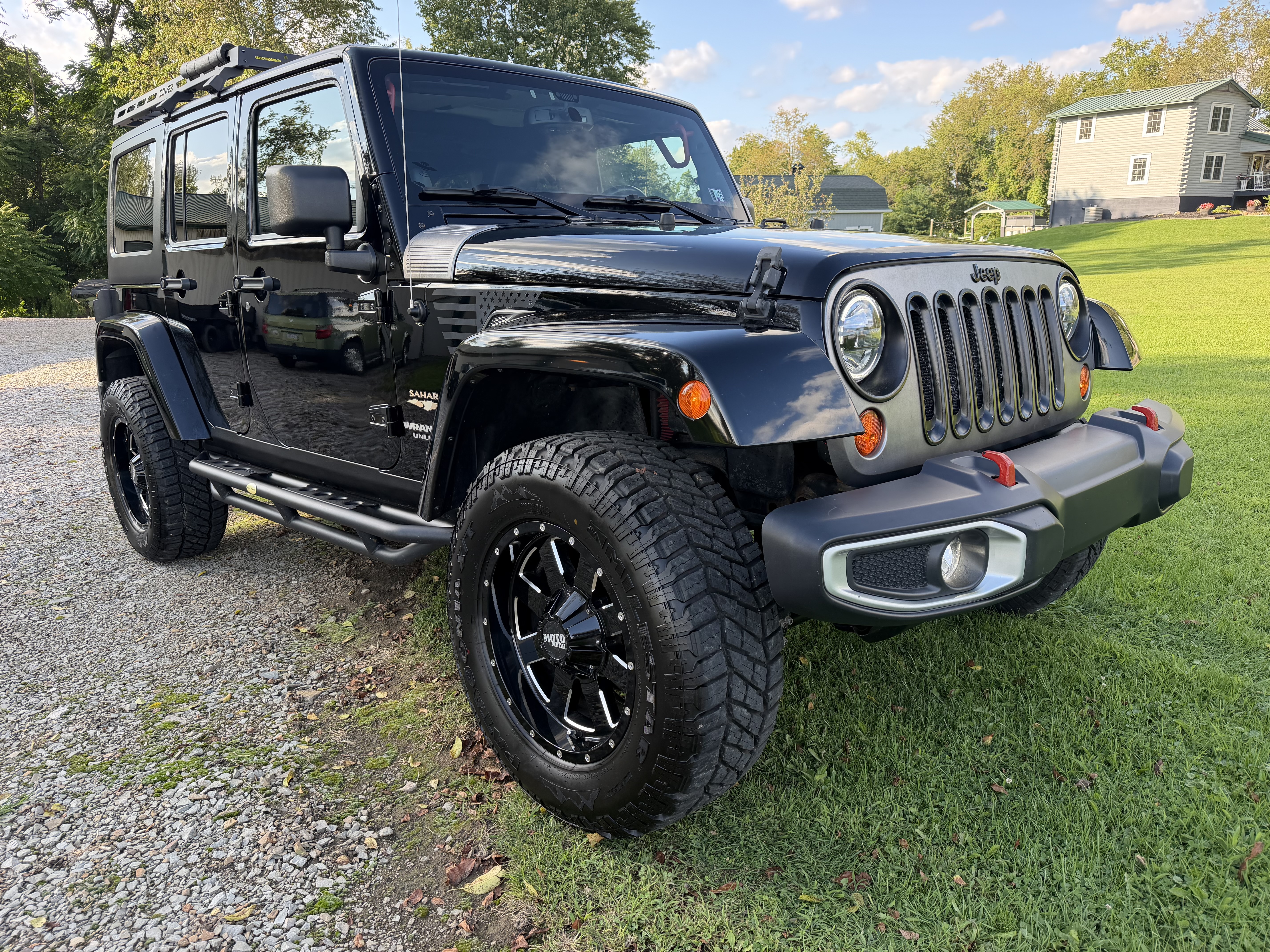 Used 2013 Jeep Wrangler Unlimited Sahara w/ Dual Top Group AWD/4WD image 2