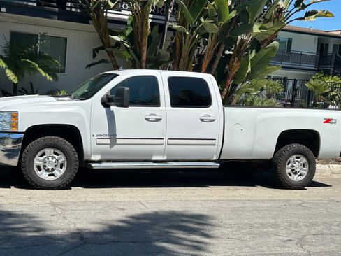Used 2007 Chevrolet Silverado 2500 LTZ w/ Safety Package AWD/4WD image 1