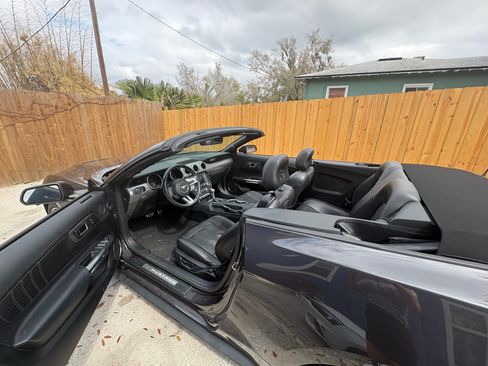 Used 2022 Ford Mustang Premium image 9