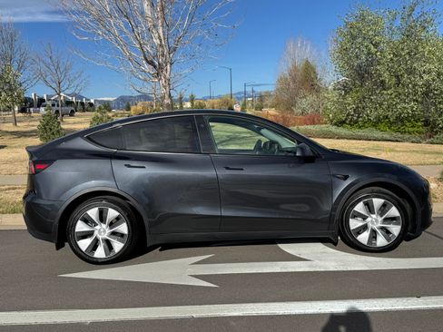 Used 2024 Tesla Model Y Long Range image 6