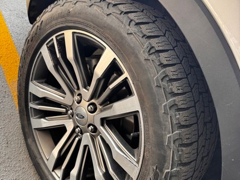 Used 2017 Ford Explorer Platinum image 10