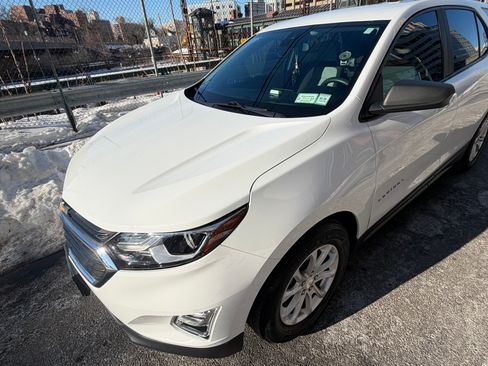 Used 2021 Chevrolet Equinox LS image 1