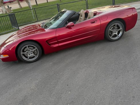 Used 2002 Chevrolet Corvette Convertible w/ Preferred Equipment Group2 image 4