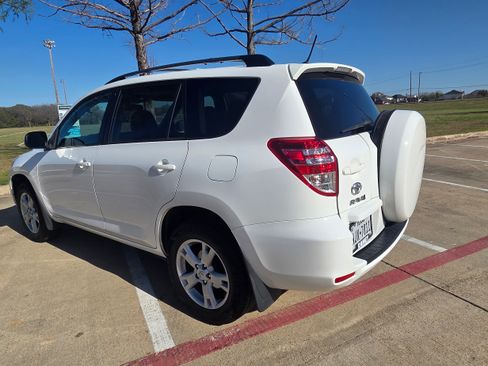 Used 2012 Toyota RAV4 Sport Utility 4D w/ Upgrade Value Pkg image 5