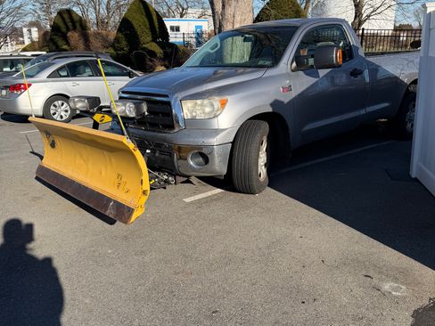 Used 2010 Toyota Tundra 4x4 Regular Cab Long Bed image 9