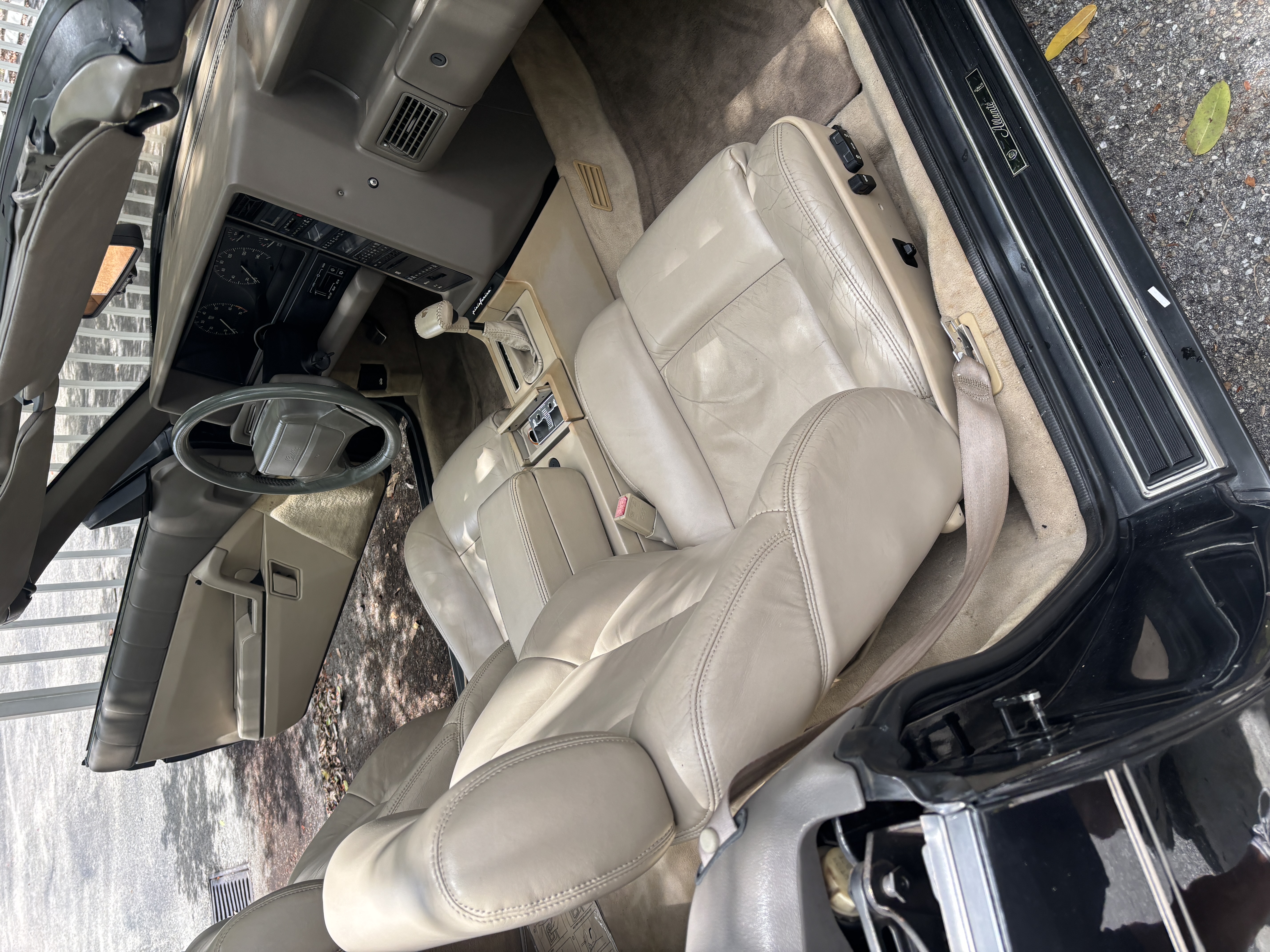 Used 1993 Cadillac Allante FWD image 10