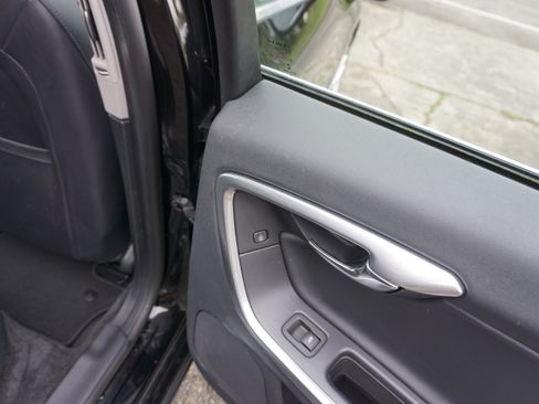 Used 2015 Volvo V60 T5 Premier image 13