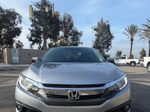 Used 2016 Honda Civic Touring image 4