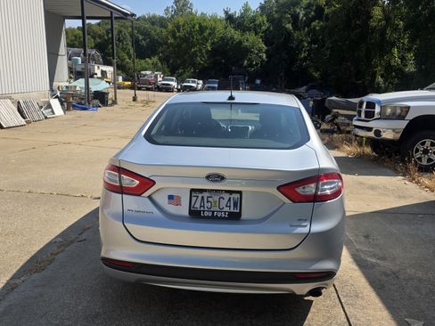Used 2016 Ford Fusion SE image 5