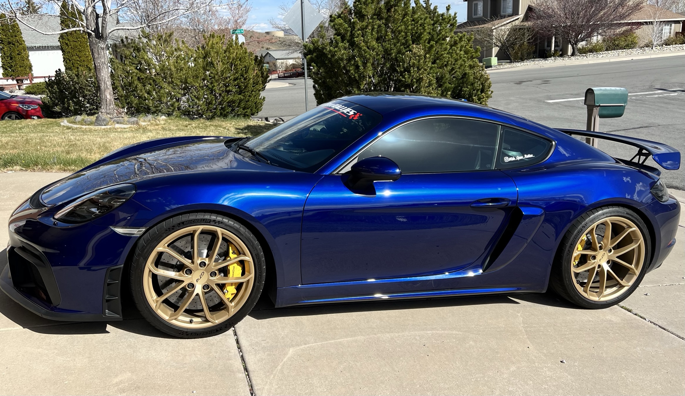 Used 2021 Porsche 718 Cayman GT4 RWD image 2