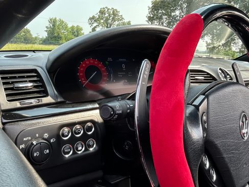 Used 2011 Maserati GranTurismo Convertible image 2