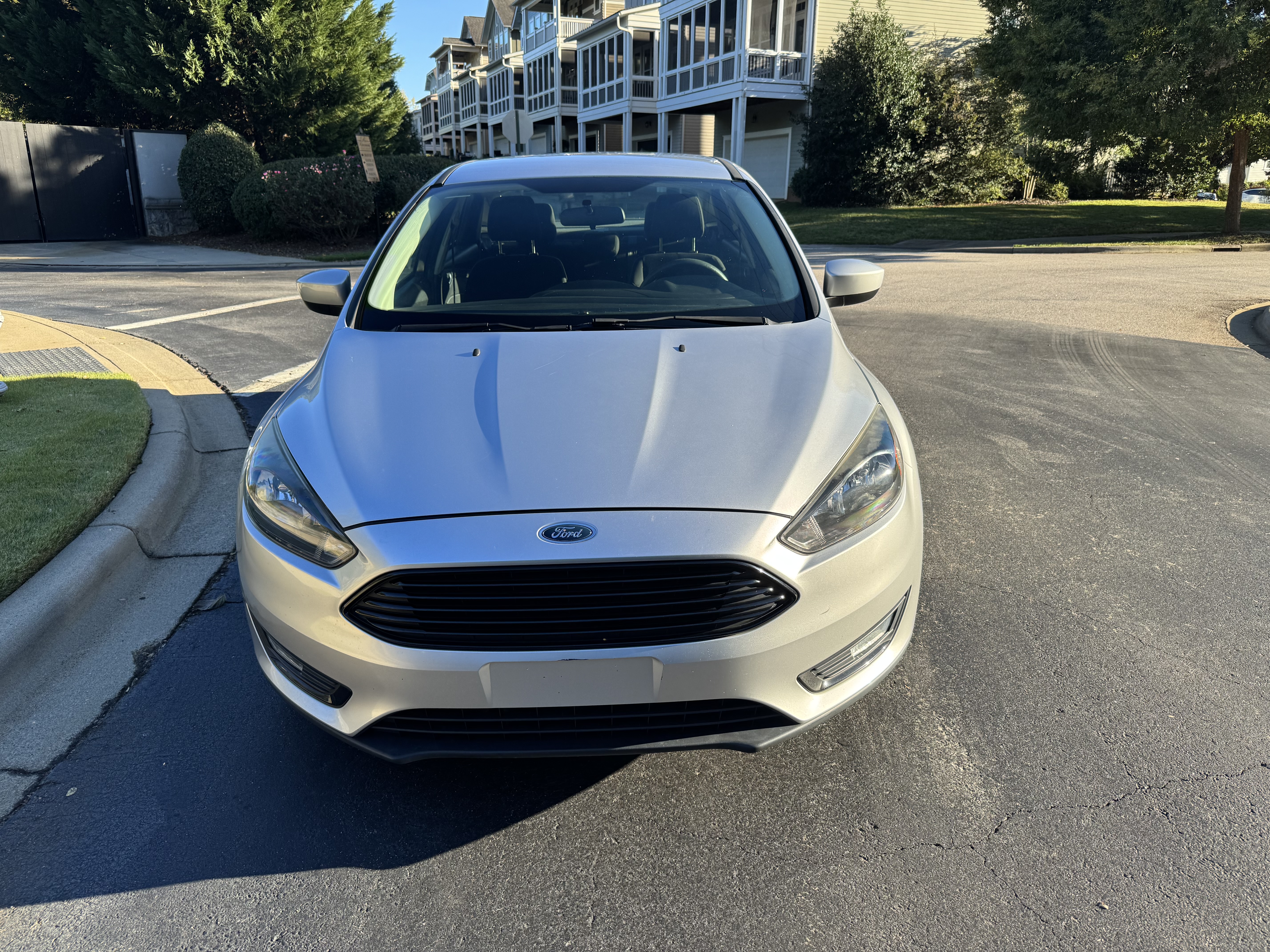 Used 2018 Ford Focus SE w/ SE Appearance Package FWD image 1