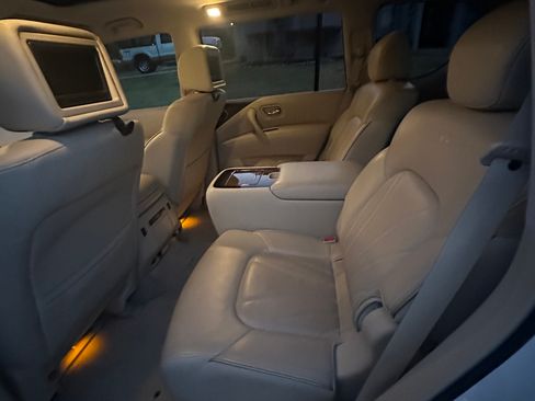 Used 2014 INFINITI QX80 2WD w/ Deluxe Touring Package image 9