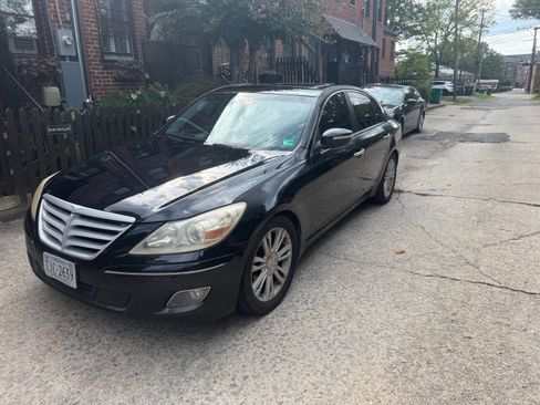 Used 2011 Hyundai Genesis 3.8 w/ Technology Pkg 4 RWD image 1