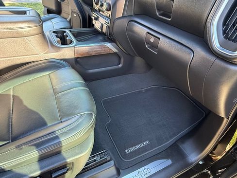 Used 2021 Chevrolet Silverado 1500 High Country w/ Z71 Off-Road Package image 17