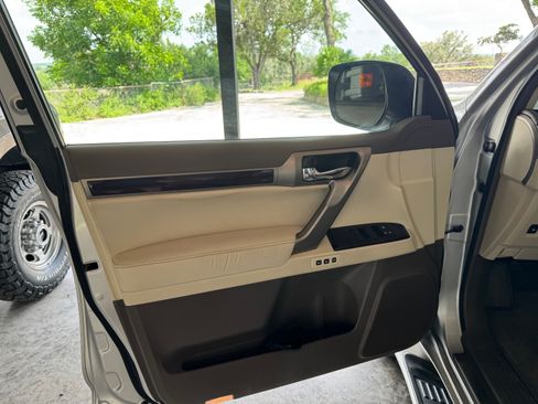 Used 2017 Lexus GX 460 AWD/4WD image 19