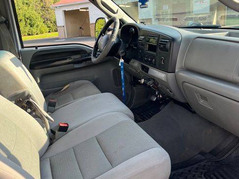 Used 2005 Ford F350 XLT AWD/4WD image 5