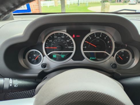 Used 2009 Jeep Wrangler Unlimited Sahara w/ Trailer Tow Group image 8