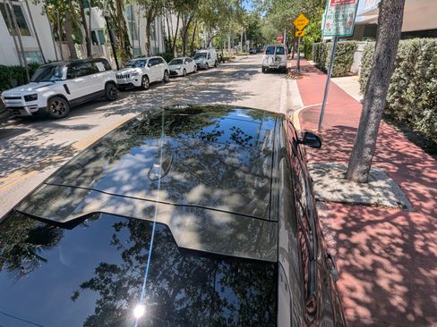 Used 2024 BMW X6 xDrive40i w/ Executive Package image 23