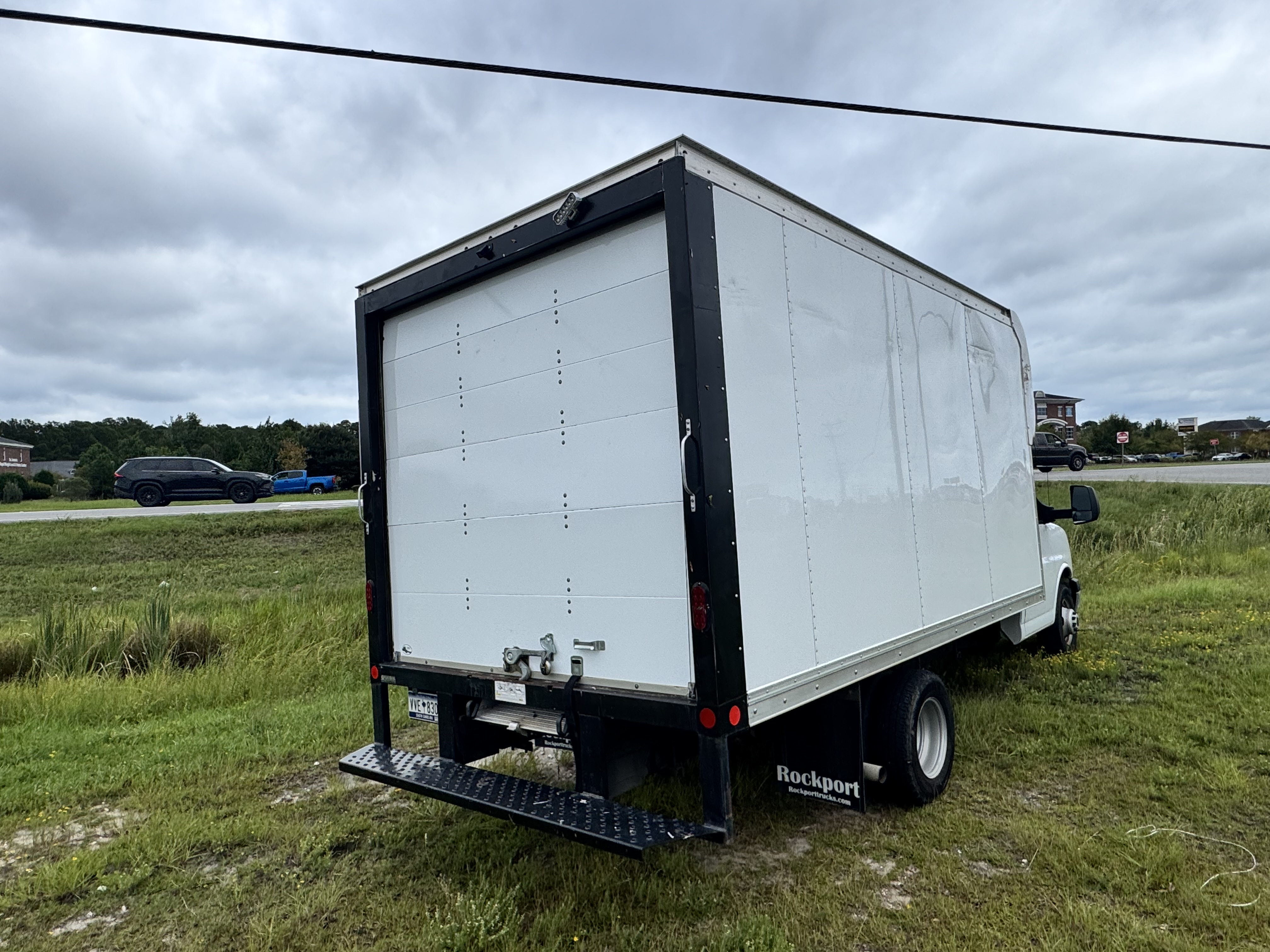 Used 2022 GMC Savana 3500 w/ Power Convenience Package RWD image 6