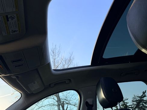 Used 2019 Jaguar F-PACE Prestige image 14