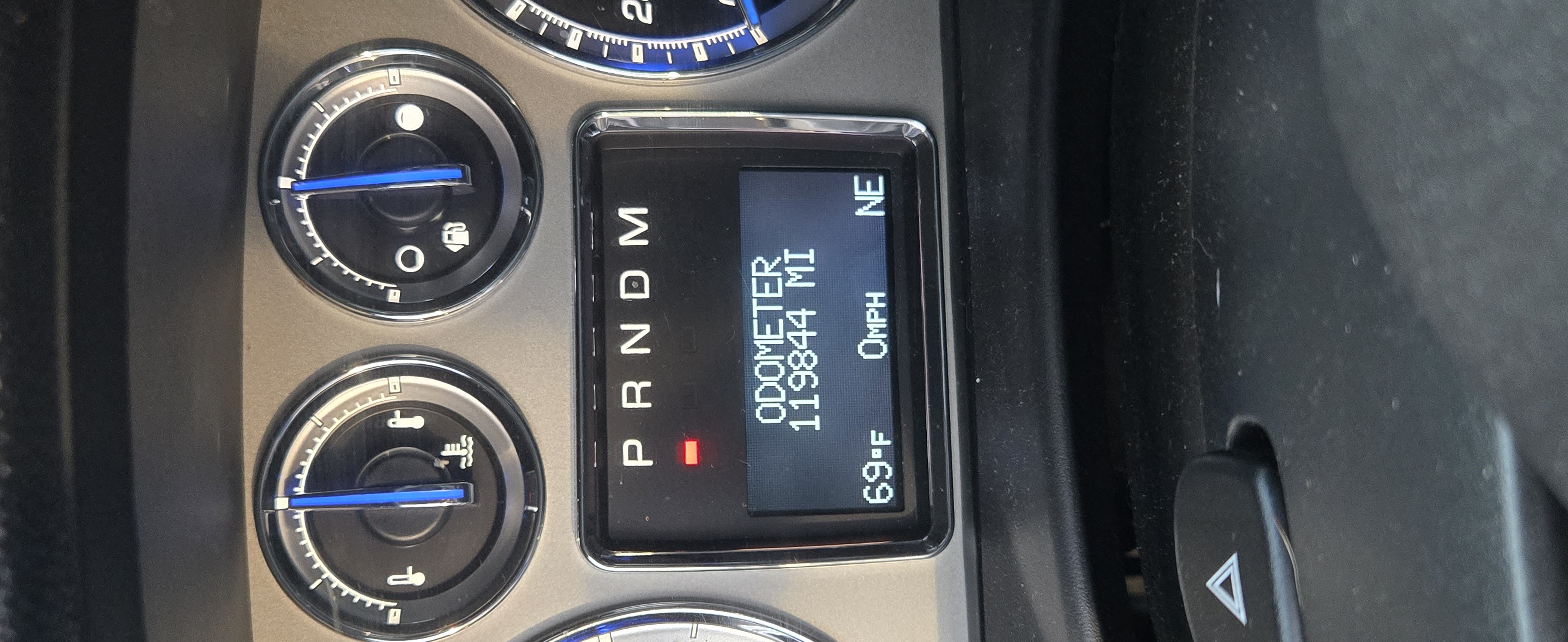 Used 2011 Cadillac Escalade EXT Luxury AWD/4WD image 2