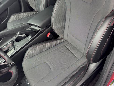 Used 2025 Hyundai Elantra Limited image 9