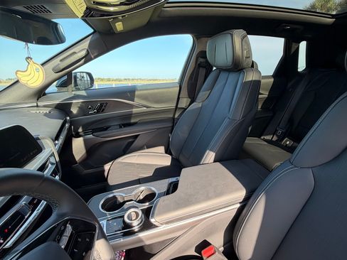 Used 2025 Cadillac Lyriq Luxury RWD image 23