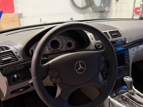 Used 2008 Mercedes-Benz E 350 Sedan image 4