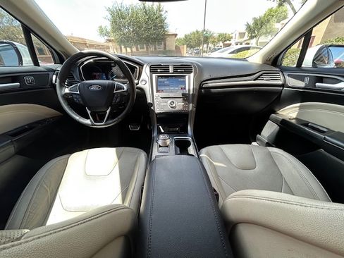 Used 2017 Ford Fusion Titanium FWD image 8