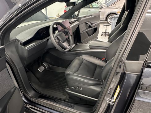 Used 2023 Tesla Model X Plaid image 2