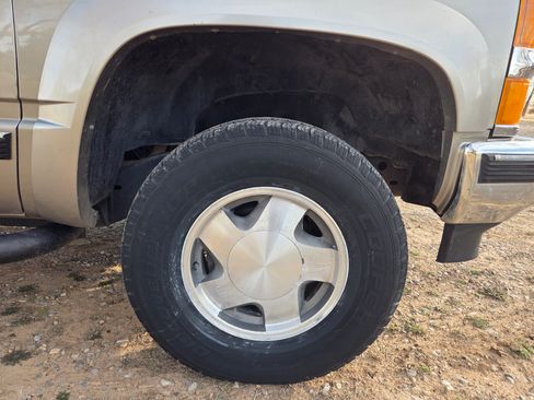 Used 1999 Chevrolet Tahoe 4WD 2-Door w/ Preferred Equipment Group image 19