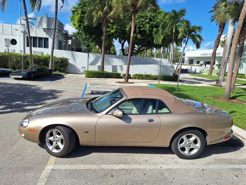Used 2000 Jaguar XK8 Convertible image 25