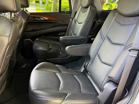 Used 2015 Cadillac Escalade Luxury RWD image 10