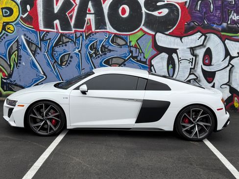 Used 2021 Audi R8 V10 w/ Premium Package image 5