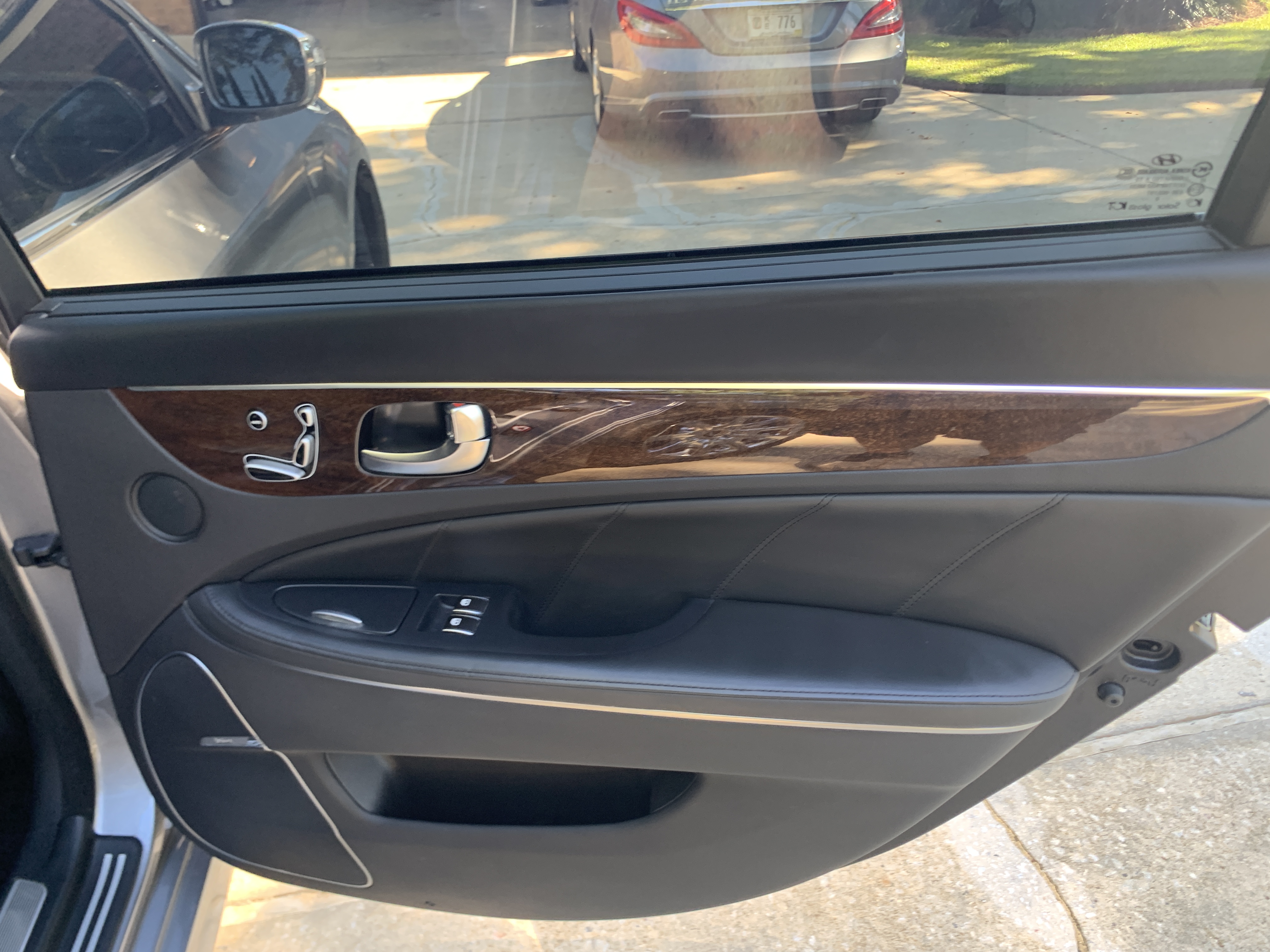 Used 2011 Hyundai Equus Signature RWD image 21