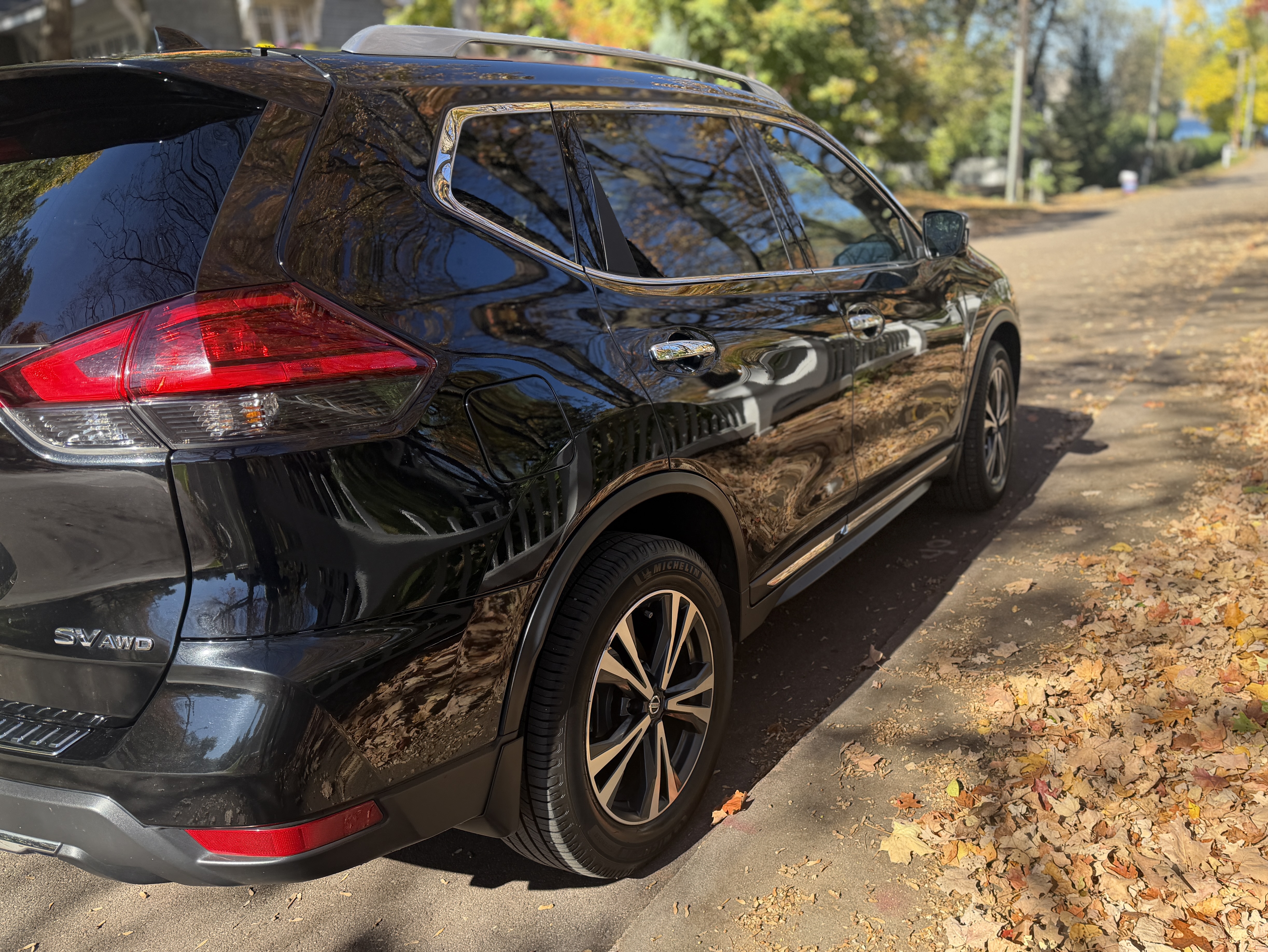 Used 2017 Nissan Rogue SL w/ SL Premium Package AWD/4WD image 9