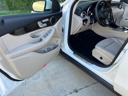 Used 2016 Mercedes-Benz GLC 300 300 Sport Utility 4D image 24