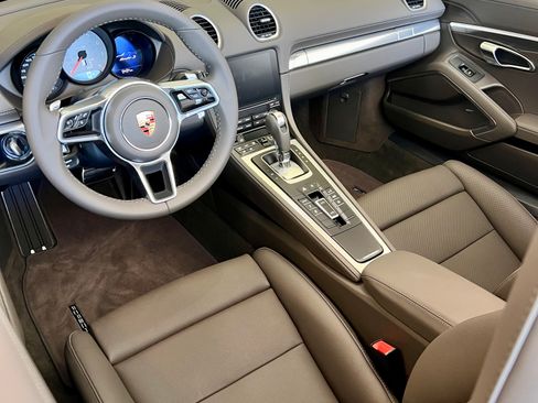 Used 2023 Porsche 718 Boxster S image 8