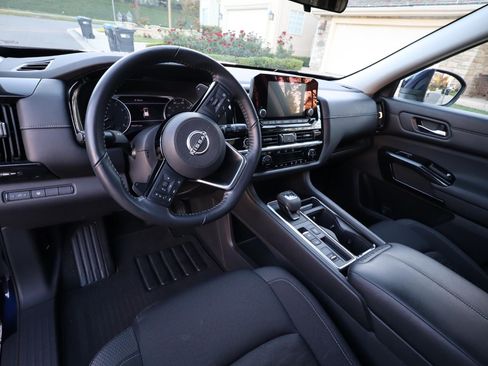 Used 2022 Nissan Pathfinder SV image 10