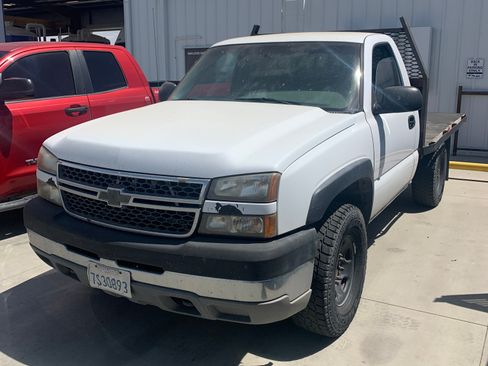 Used 2005 Chevrolet Silverado 2500 W/T image 1