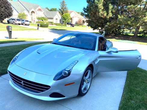 Used 2015 Ferrari California T image 6