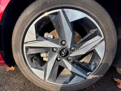 Used 2023 Hyundai Elantra Limited w/ Cargo Package image 17