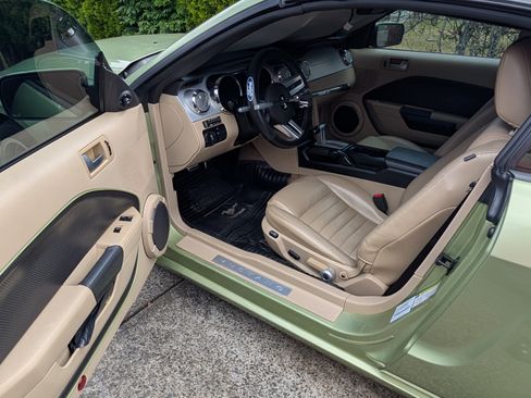 Used 2005 Ford Mustang GT Premium image 16