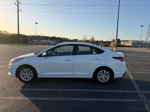 Used 2020 Hyundai Accent SE image 2