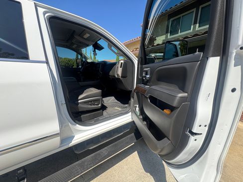 Used 2018 GMC Sierra 2500 Denali w/ Duramax Plus Package AWD/4WD image 13