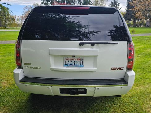 Used 2010 GMC Yukon Denali image 6